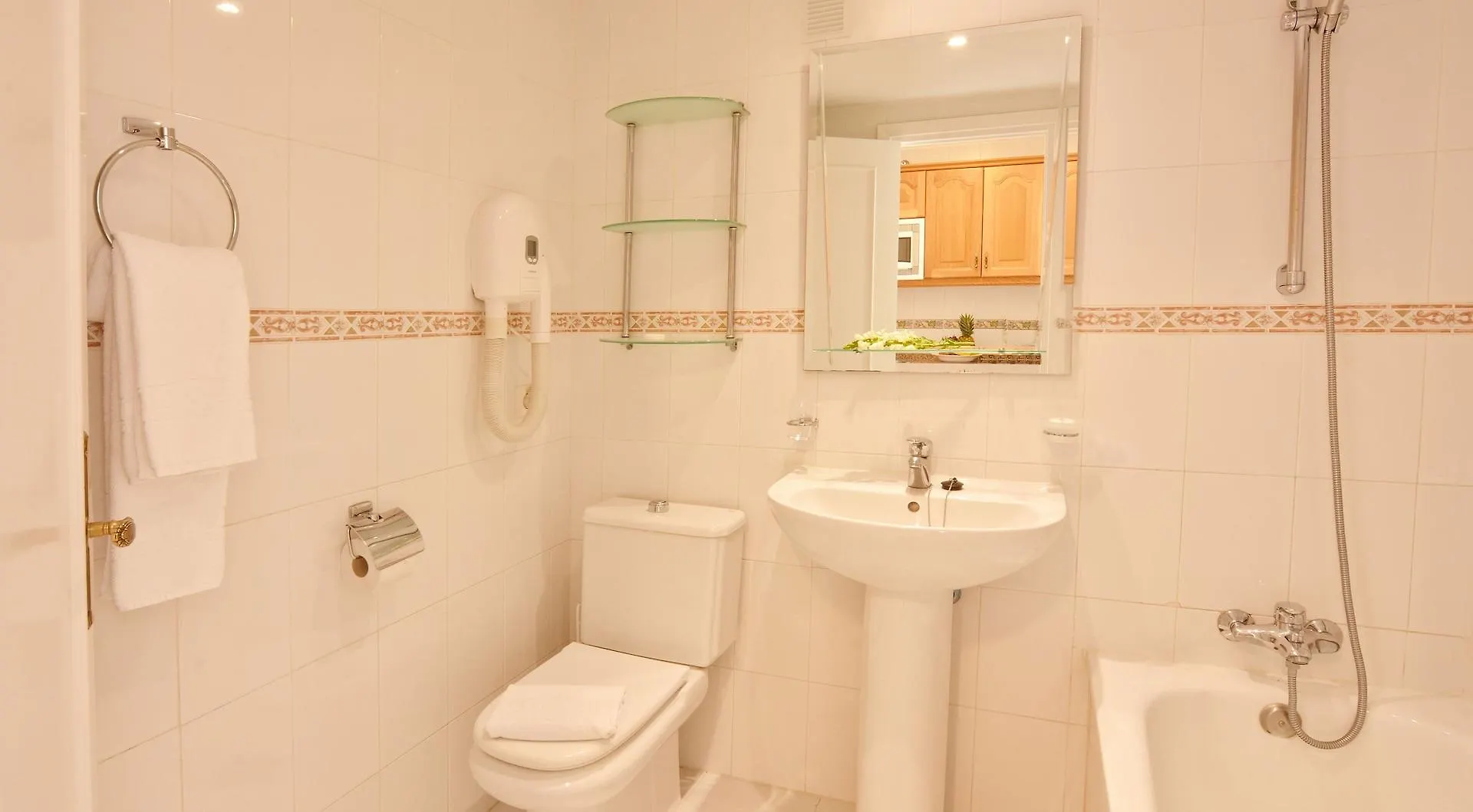 ***  Clc Benal Beach Aparthotel Benalmádena España